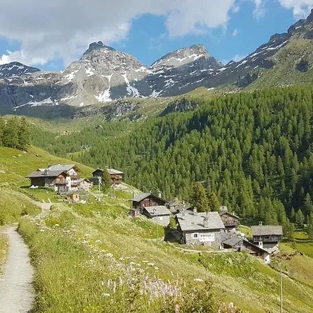 L' Aroula & Restaurant Gæstehus Champoluc